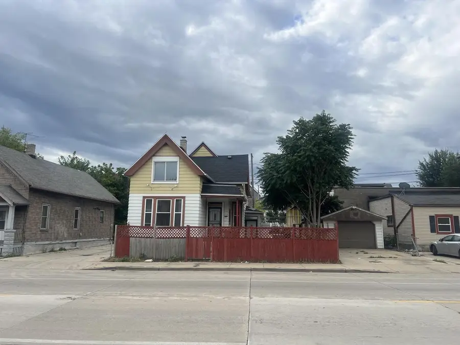 1023 W Greenfield AVENUE, Milwaukee, WI 53204 - #3