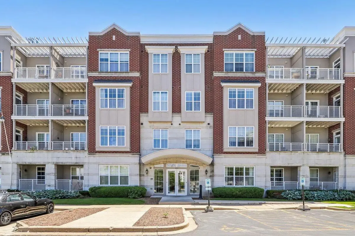 3872 S Lake DRIVE #402, Saint Francis, WI 53235 - #1