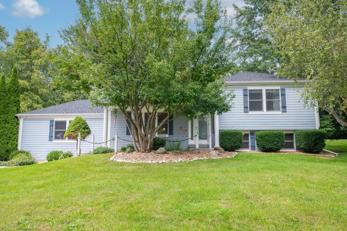 N51W27864 N Courtland CIRCLE, Pewaukee, WI 53072 - #1
