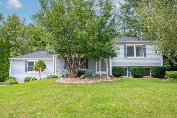 N51W27864 N Courtland CIRCLE, Pewaukee, WI 53072