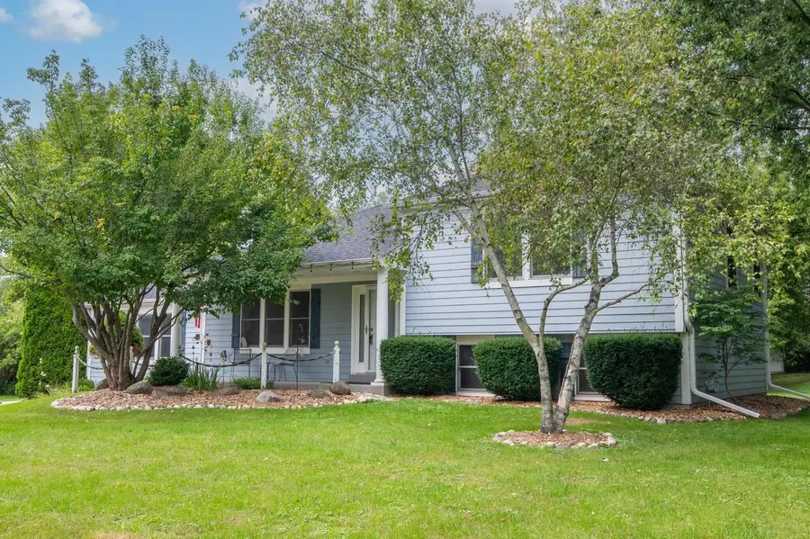 N51W27864 N Courtland CIRCLE, Pewaukee, WI 53072 - #2