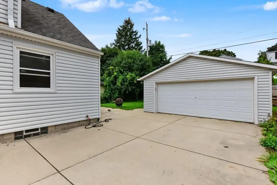 8048 W Herbert AVENUE, Milwaukee, WI 53218 - #2