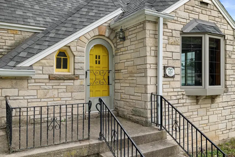 2000 Summit AVENUE, Waukesha, WI 53188 - #2