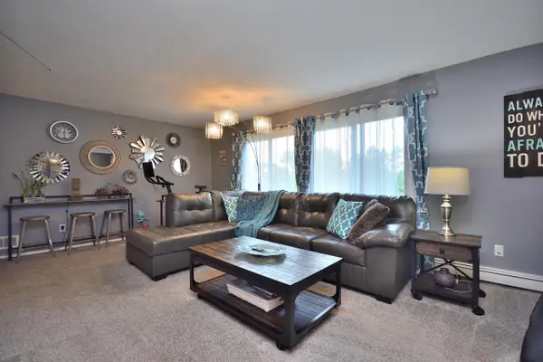 1190 Pilgrim PARKWAY, Elm Grove, WI 53122