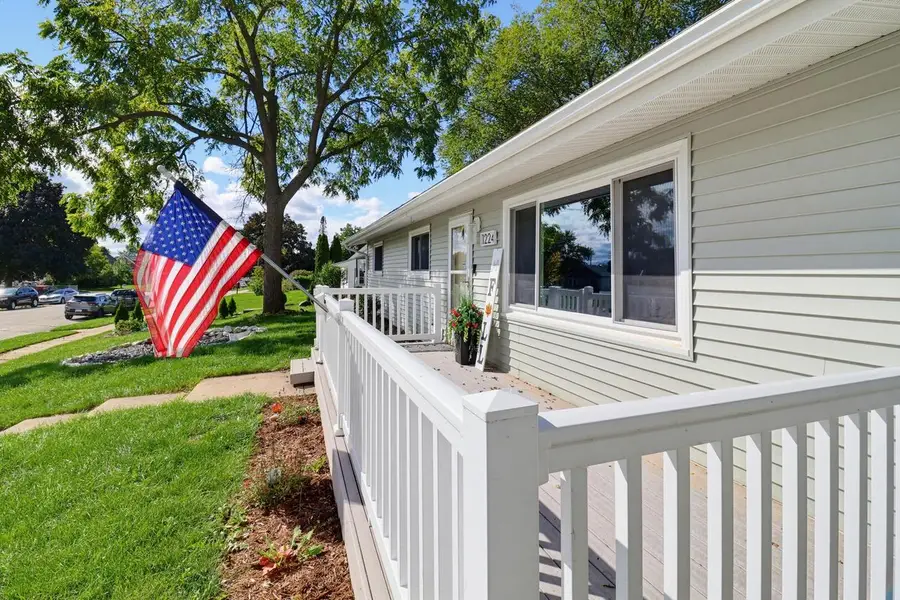 1224 Mackinac AVENUE, South Milwaukee, WI 53172 - #3