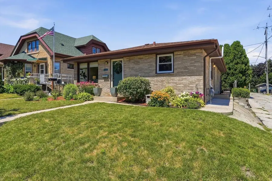 3956 E Edgerton AVENUE, Cudahy, WI 53110 - #2