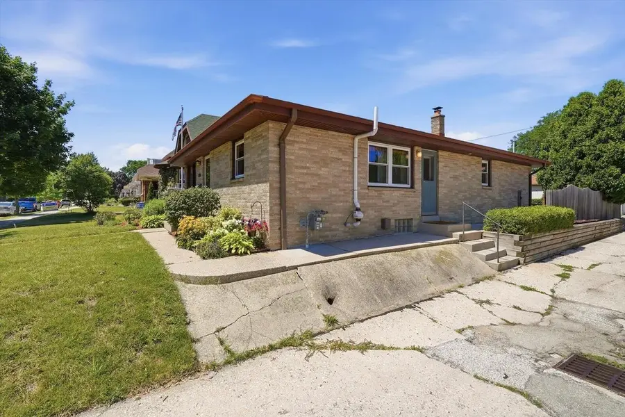 3956 E Edgerton AVENUE, Cudahy, WI 53110 - #3