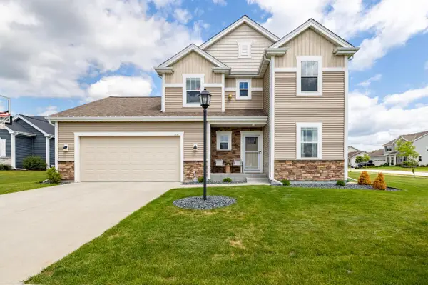 1298 Juniper LANE, Oconomowoc, WI 53066