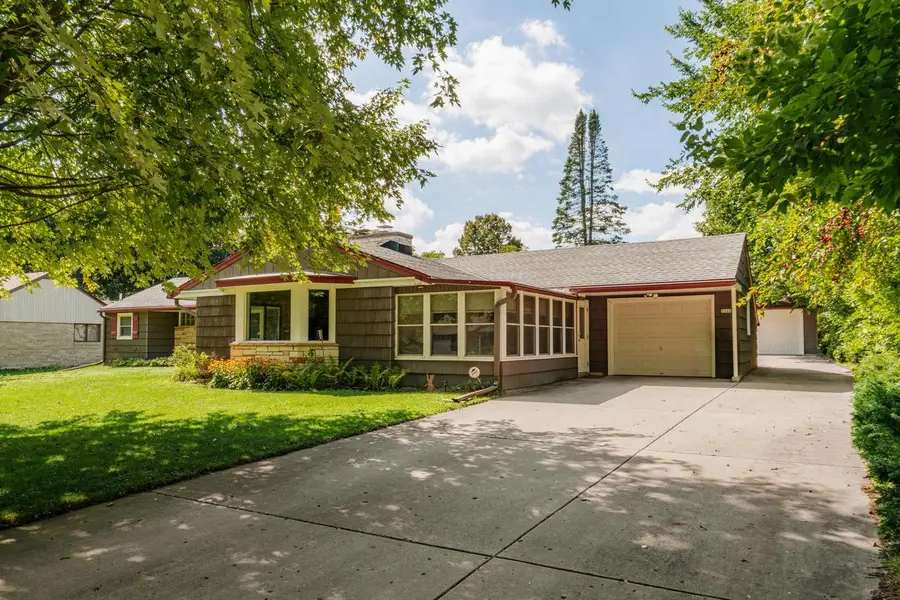 7115 N Seneca AVENUE, Glendale, WI 53217 - #2