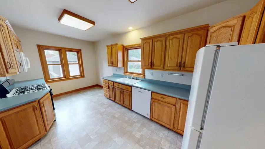 914 St Clair STREET, Manitowoc, WI 54220 - #3