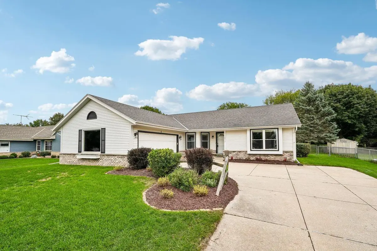 1917 Rustic WAY, Waukesha, WI 53186 - #1