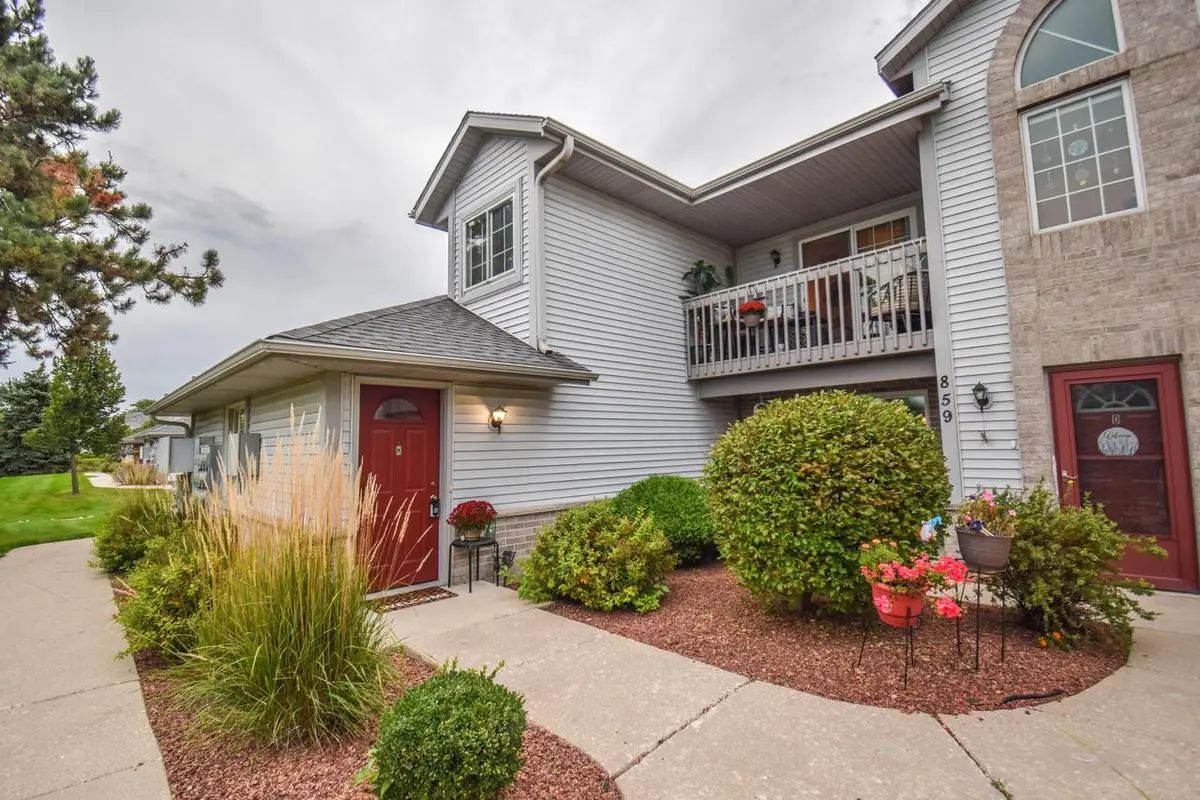 859 Quinlan DRIVE #H, Pewaukee, WI 53072 - #1