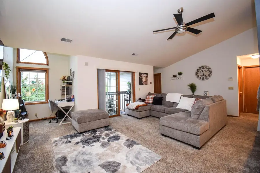859 Quinlan DRIVE #H, Pewaukee, WI 53072 - #2
