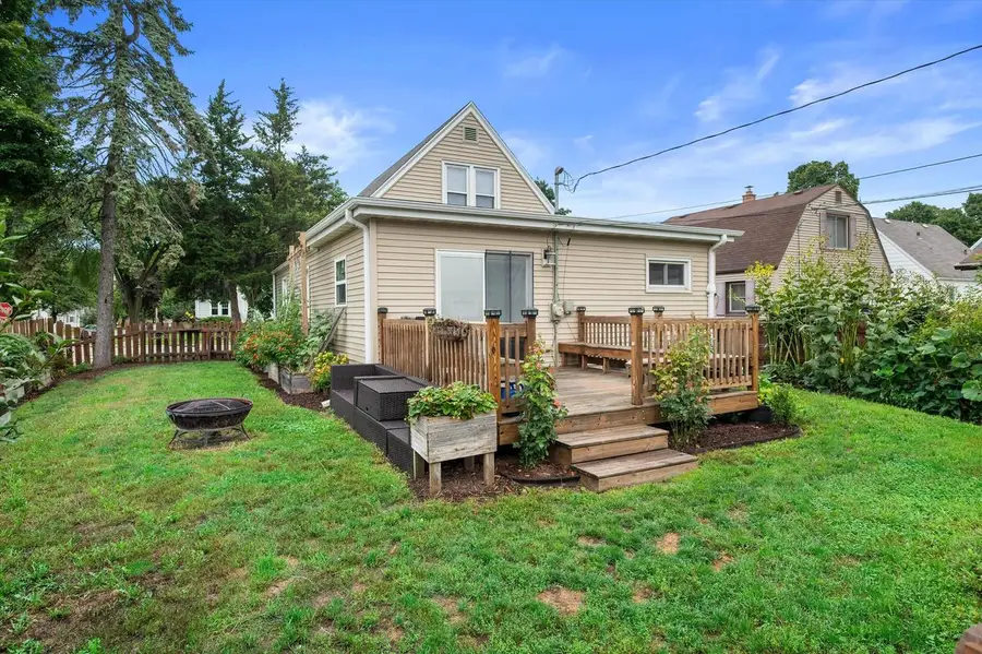 153 W Roberta AVENUE, Waukesha, WI 53186 - #2
