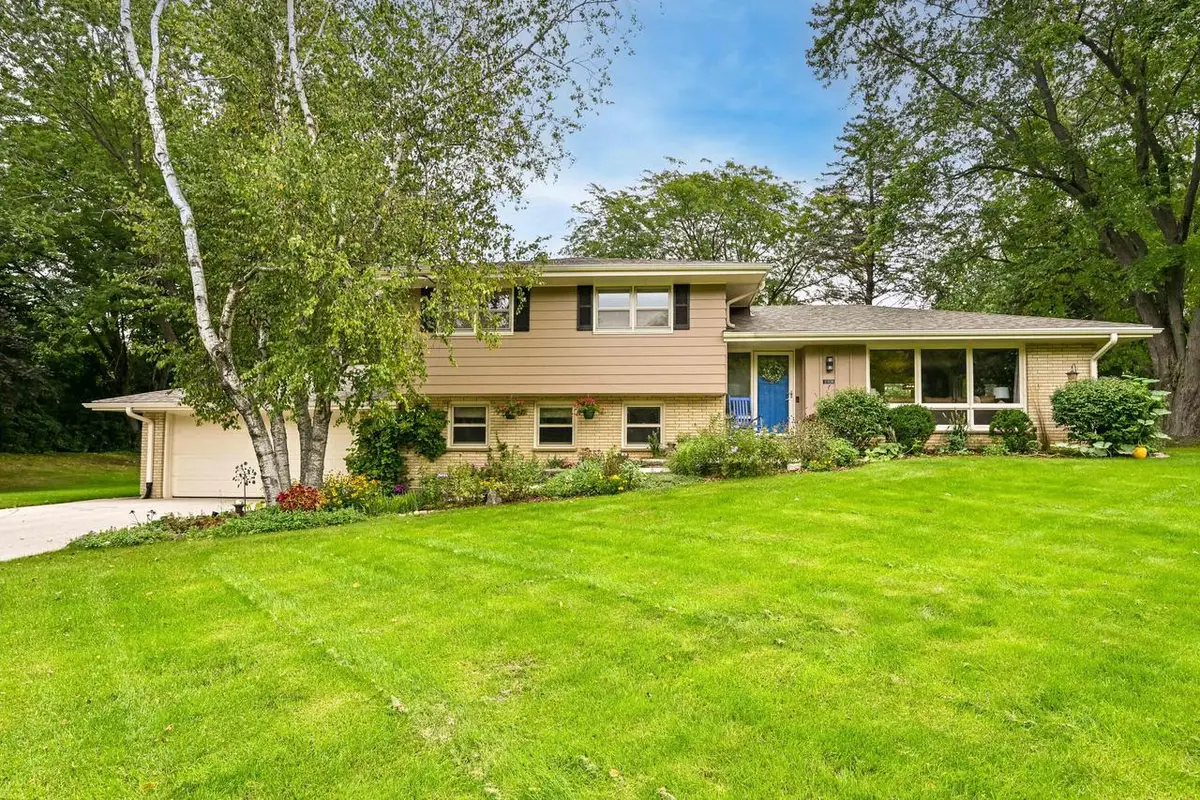 11938 N Ridgeway AVENUE, Mequon, WI 53097 - #1