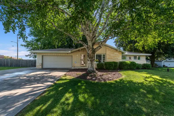 W128N8518 Revere ROAD, Menomonee Falls, WI 53051