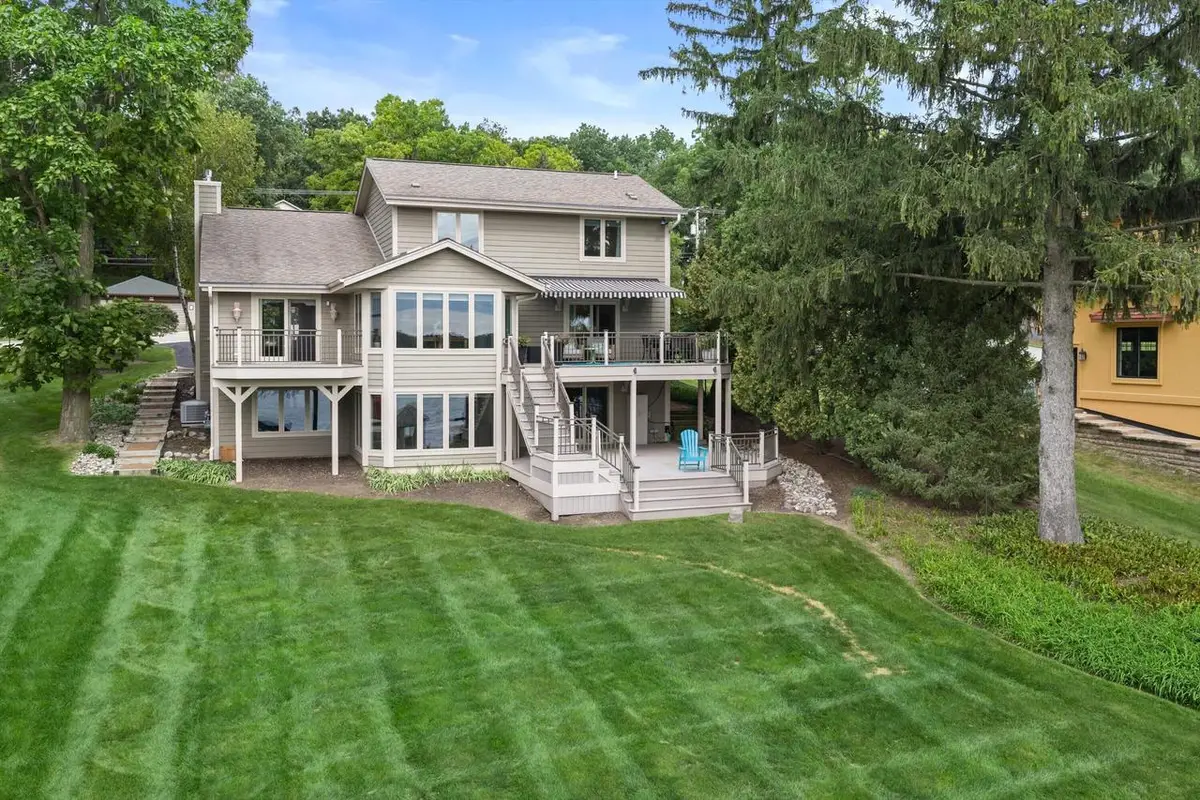 W303N2664 Maple AVENUE, Pewaukee, WI 53072 - #1