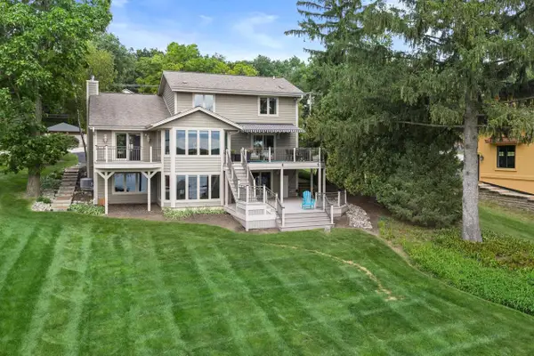 W303N2664 Maple AVENUE, Pewaukee, WI 53072
