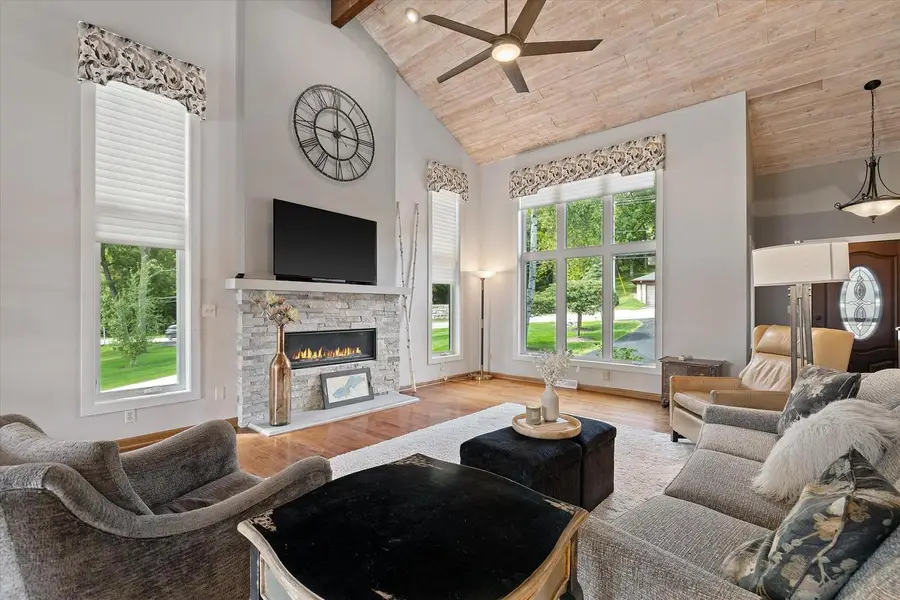 W303N2664 Maple AVENUE, Pewaukee, WI 53072 - #2