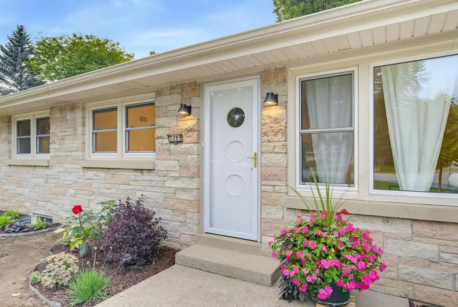 3285 N Knoll BOULEVARD, Wauwatosa, WI 53222 - #3