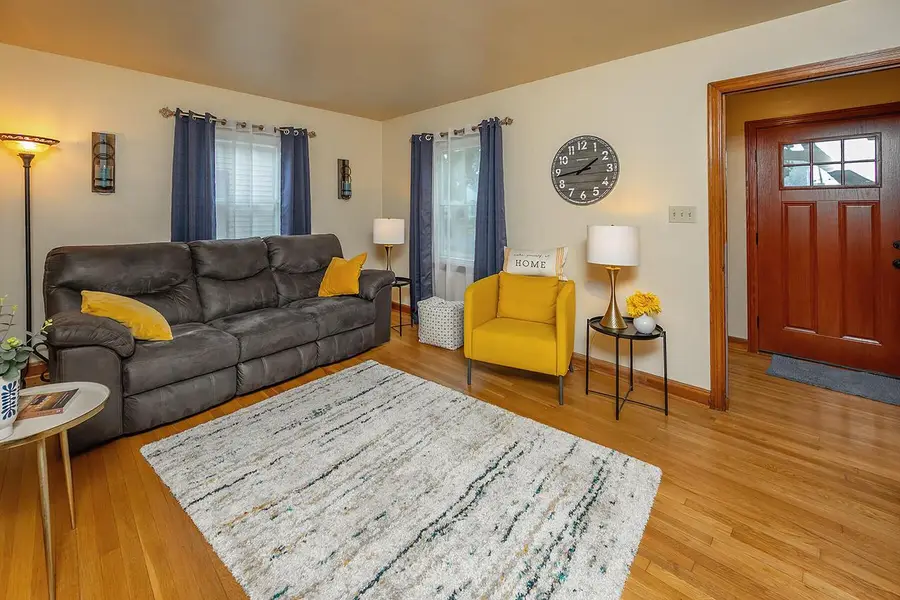 3132 S Burrell STREET, Milwaukee, WI 53207 - #2