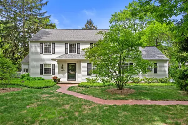 9373 N Lake DRIVE, Bayside, WI 53217