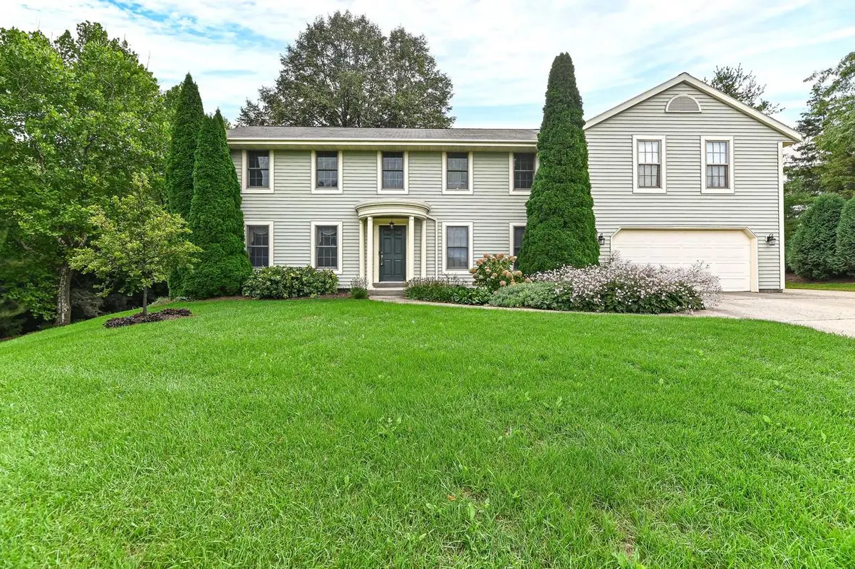 W294S2960 Wills Barry COURT, Waukesha, WI 53188 - #1