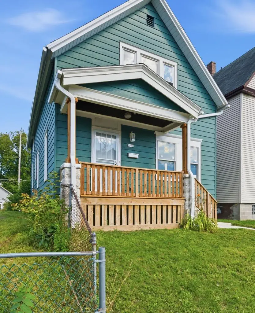 2618 N 24th PLACE, Milwaukee, WI 53206 - #3