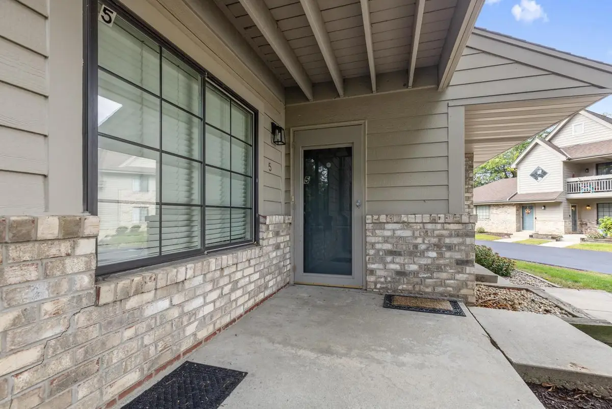 N80W12900 Fond Du Lac AVENUE #5, Menomonee Falls, WI 53051 - #1