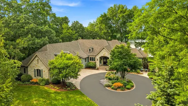 34604 Sunset DRIVE, Oconomowoc, WI 53066