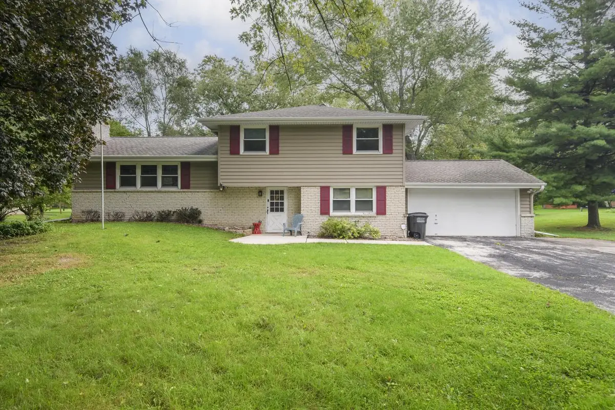 W276N1606 Spring Creek DRIVE, Pewaukee, WI 53072 - #1