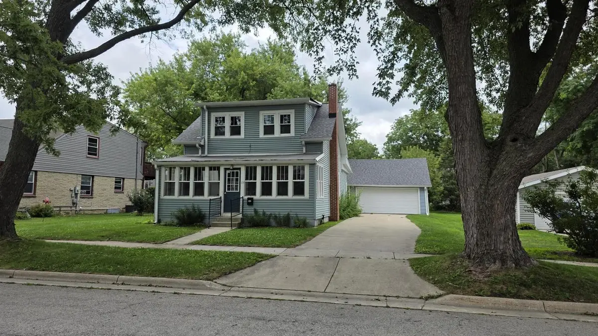 29 S Locust STREET, Oconomowoc, WI 53066 - #1