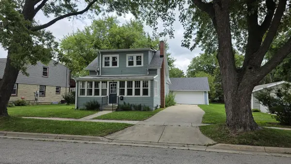 29 S Locust STREET, Oconomowoc, WI 53066