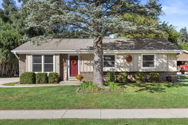 2104 Garland AVENUE, Waukesha, WI 53188