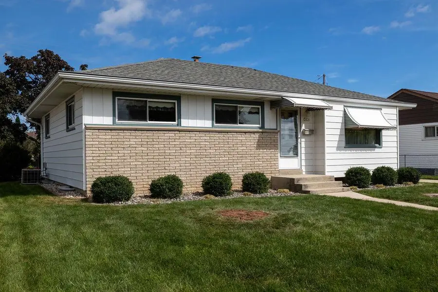 3828 E Van Eimeren AVENUE, Cudahy, WI 53110 - #3