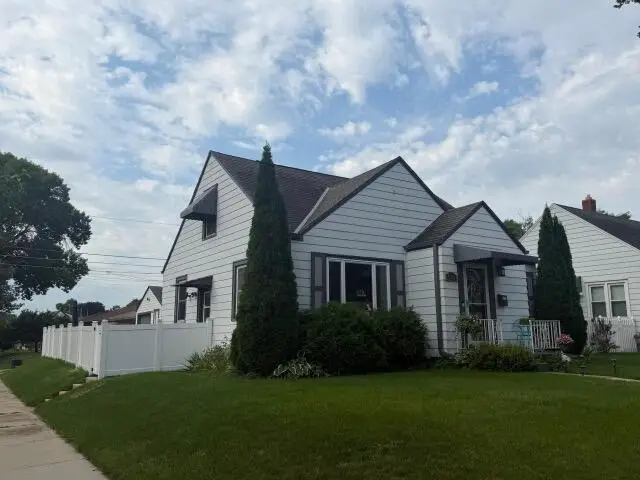6501 W Artur AVENUE, Milwaukee, WI 53219 - #1
