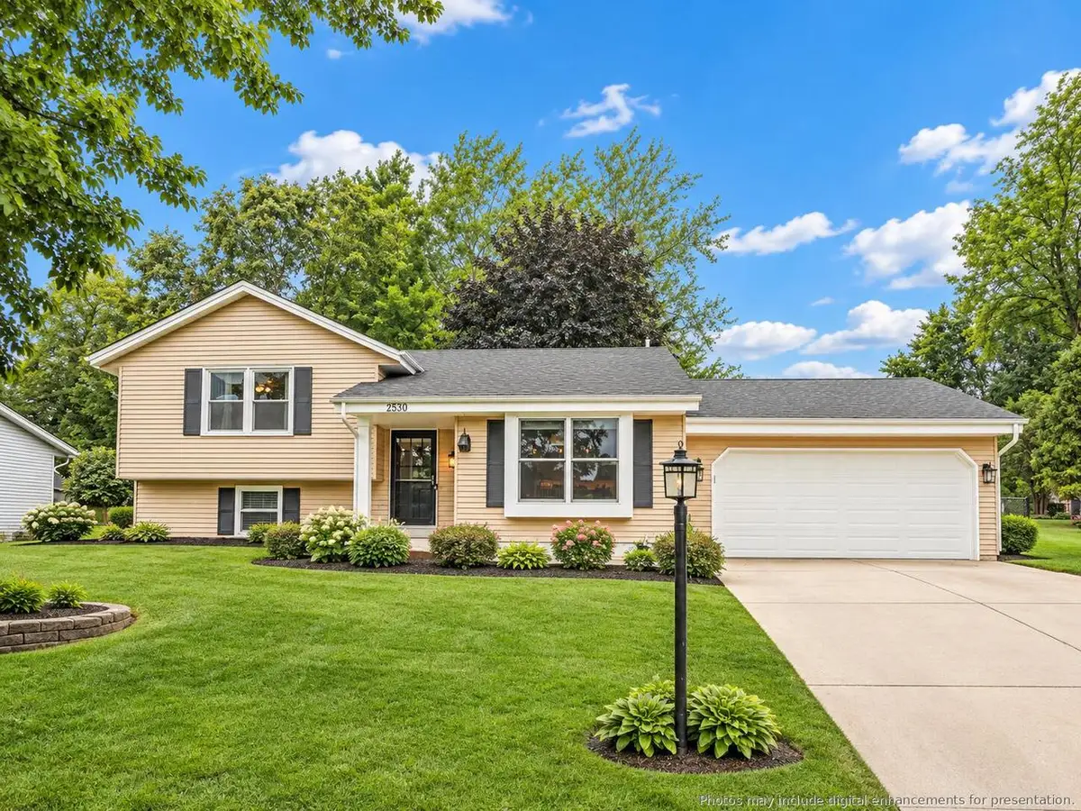 2530 N University DRIVE, Waukesha, WI 53188 - #1
