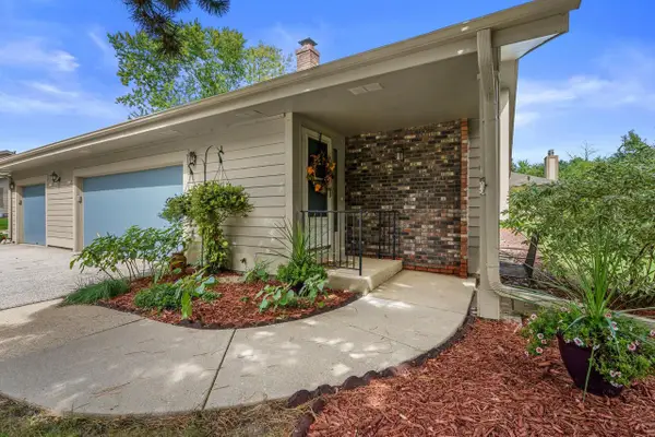4932 S Imperial CIRCLE, Greenfield, WI 53220