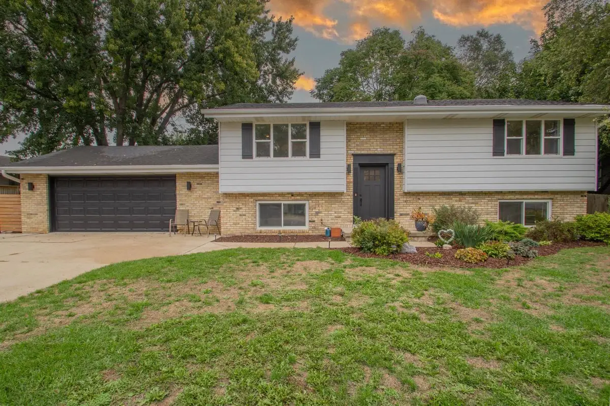 513 Mary Knoll LANE, Watertown, WI 53098 - #1