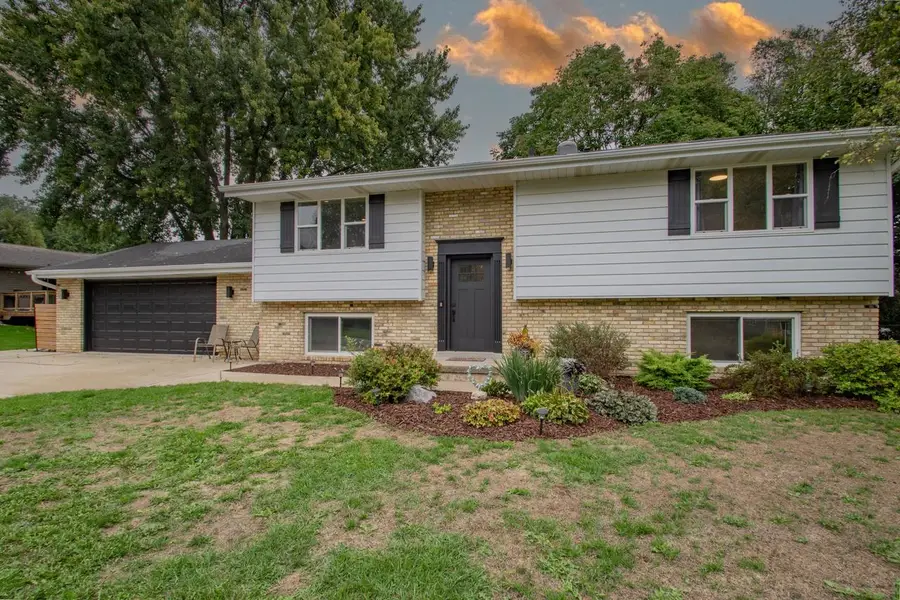 513 Mary Knoll LANE, Watertown, WI 53098 - #2