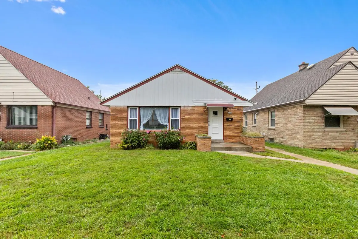 7118 W Medford AVENUE, Milwaukee, WI 53218 - #1