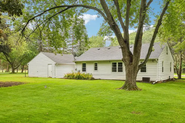 N68W29376 Hartling ROAD, Hartland, WI 53029