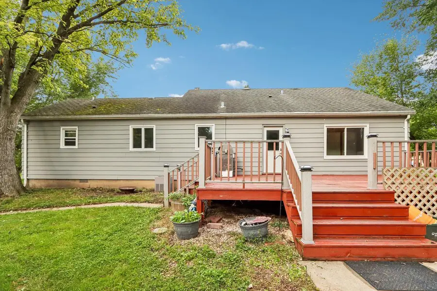 W279N1666 Prospect AVENUE, Pewaukee, WI 53072 - #2