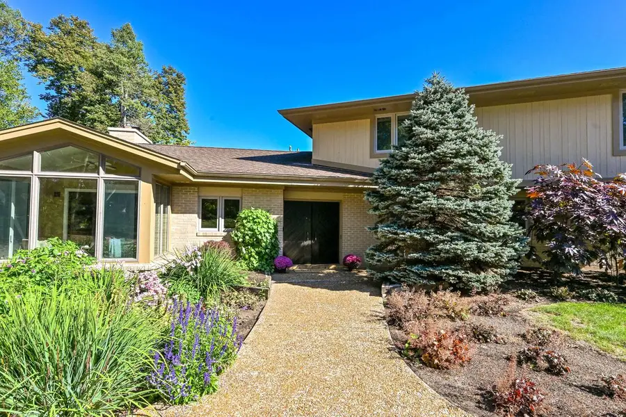1956 W Windsor CIRCLE, Glendale, WI 53209 - #2