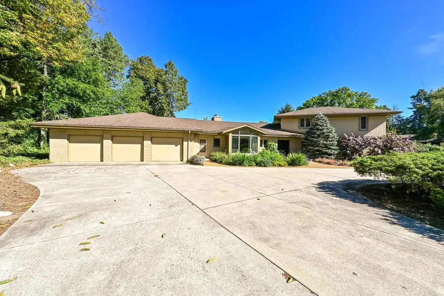 1956 W Windsor CIRCLE, Glendale, WI 53209 - #3