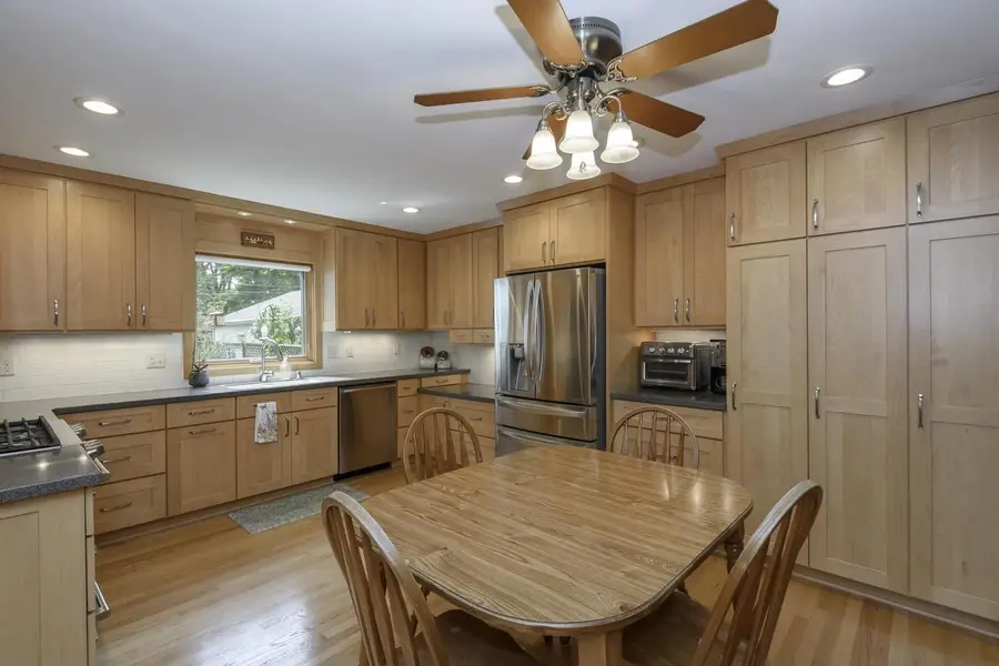 147 W Laflin AVENUE, Waukesha, WI 53186 - #3