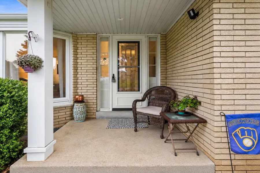 4800 Sussex LANE, Greendale, WI 53129 - #3