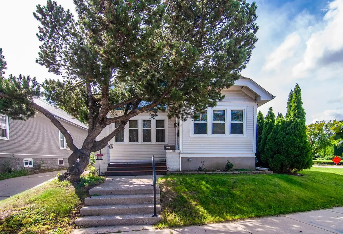 5925 W Lloyd STREET, Milwaukee, WI 53208 - #1