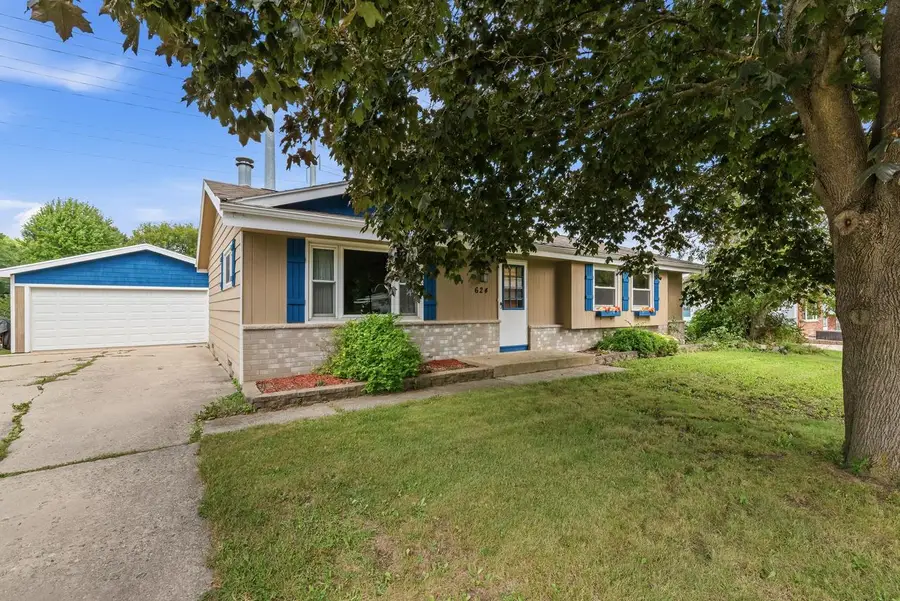 624 Deer Pass ROAD, Saukville, WI 53080 - #2