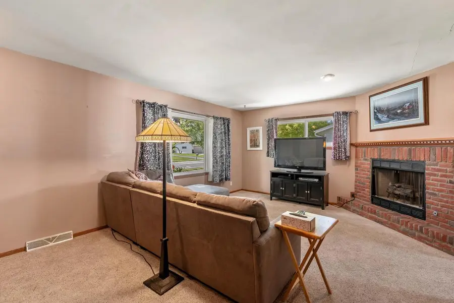 624 Deer Pass ROAD, Saukville, WI 53080 - #3